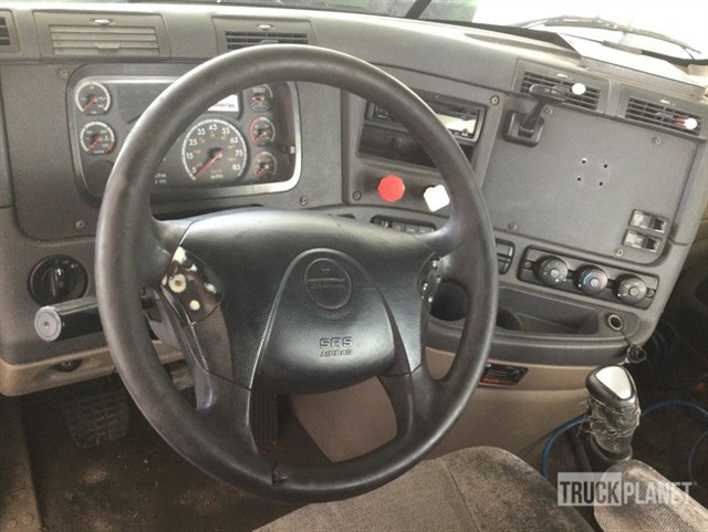 Freightliner Cascadia photo 5