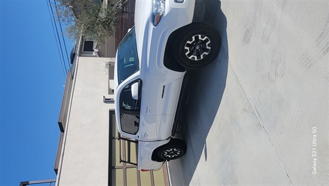 Toyota Tacoma photo 2