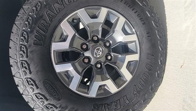 Toyota Tacoma photo 16