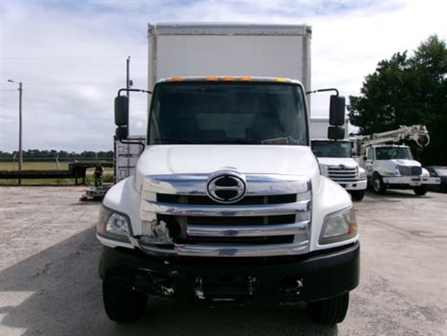 Hino Conventional Cab photo 3