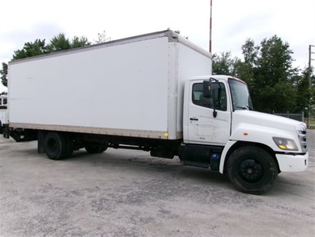 Hino Conventional Cab photo 3