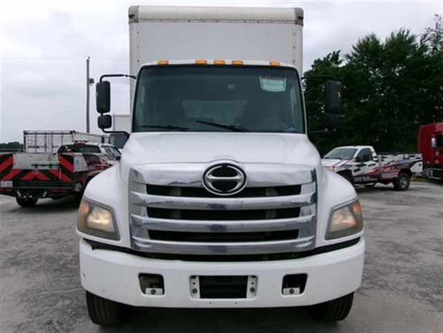 Hino Conventional Cab photo 4
