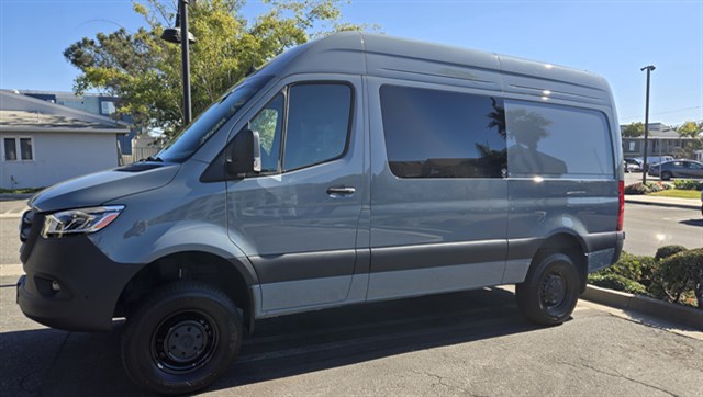 Mercedes-Benz Sprinter photo 2