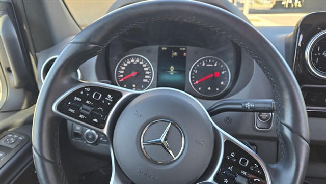 Mercedes-Benz Sprinter photo 20