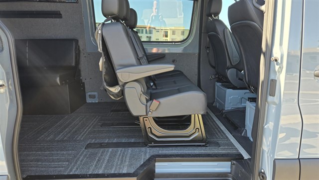 Mercedes-Benz Sprinter photo 21