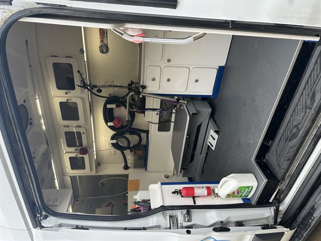 Ford Transit photo 8