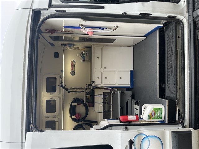 Ford Transit photo 7