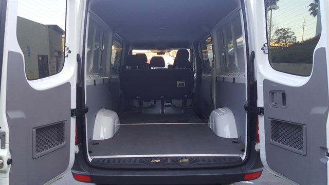 Mercedes-Benz Sprinter photo 16