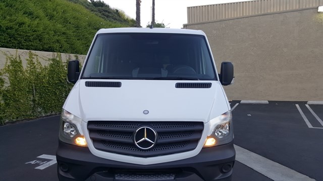 Mercedes-Benz Sprinter photo 2