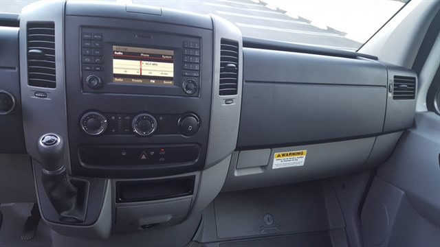 Mercedes-Benz Sprinter photo 13