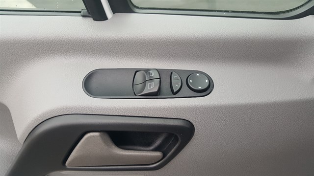 Mercedes-Benz Sprinter photo 10