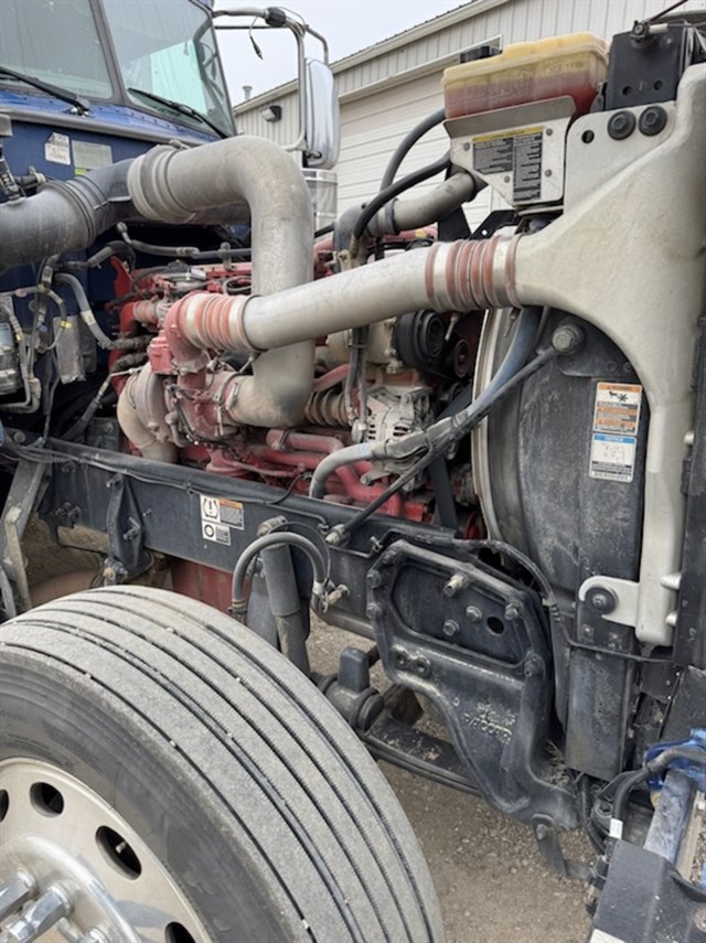 Peterbilt 389 photo 8