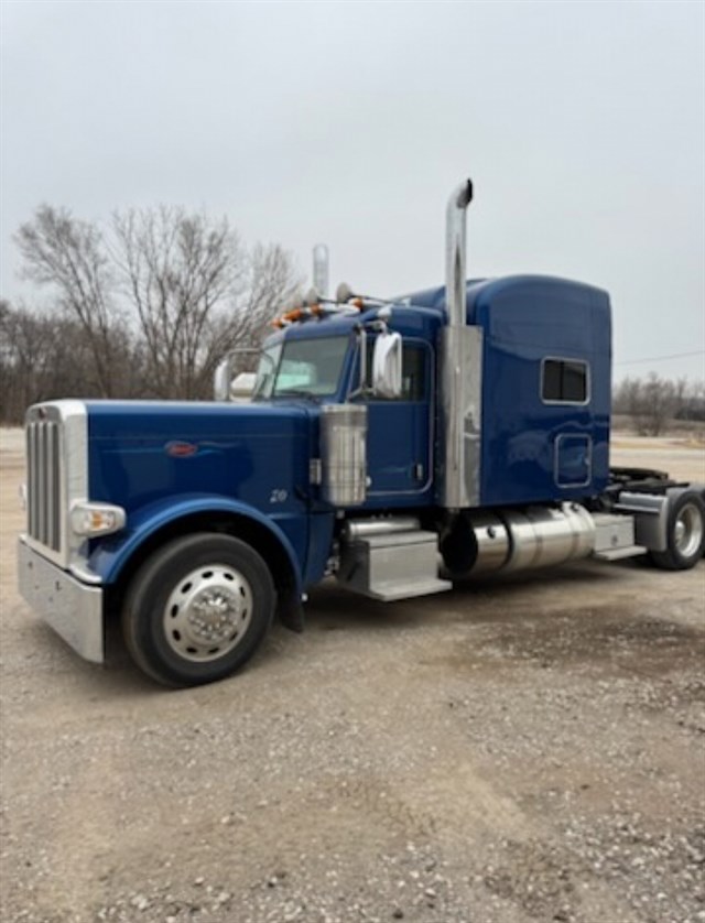 Peterbilt 389 photo 2