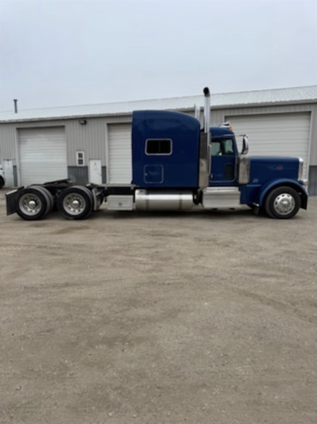 Peterbilt 389 photo 7