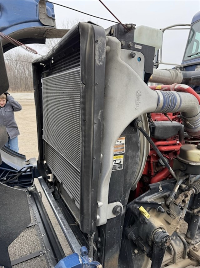Peterbilt 389 photo 9
