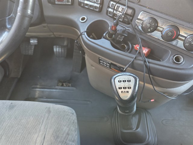 Freightliner Cascadia photo 5