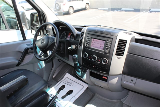 Mercedes-Benz Sprinter photo 17