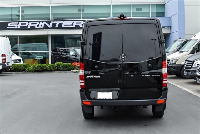 Mercedes-Benz Sprinter photo 9