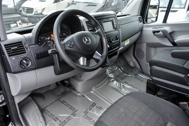 Mercedes-Benz Sprinter photo 5