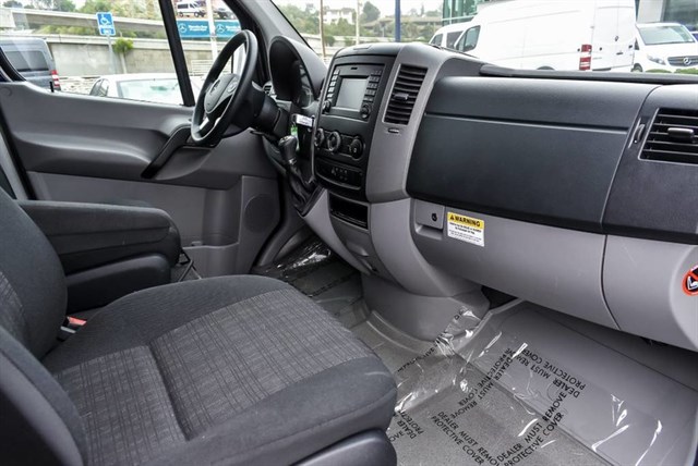 Mercedes-Benz Sprinter photo 6