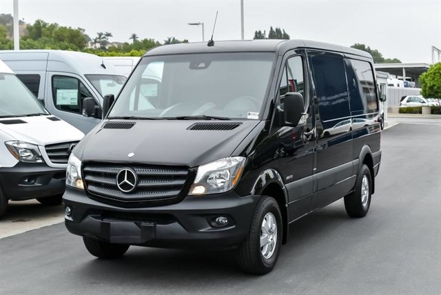 Mercedes-Benz Sprinter photo 2