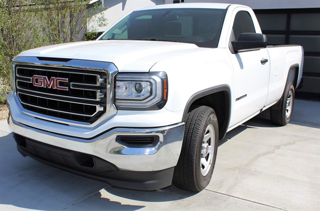 GMC Sierra photo 2
