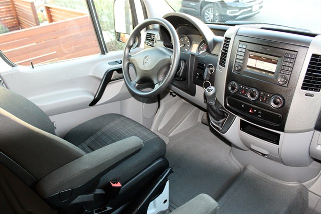 Mercedes-Benz Sprinter photo 14