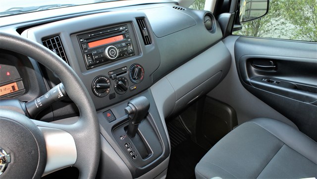 Nissan NV200 photo 11