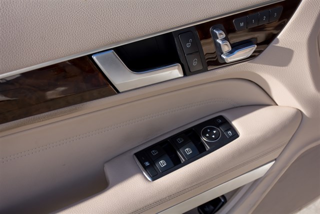 Mercedes-Benz E-Class photo 12