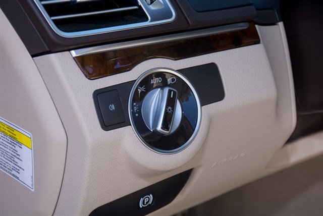 Mercedes-Benz E-Class photo 11