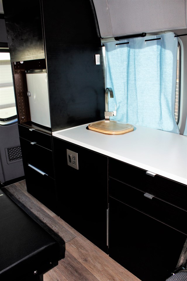Mercedes-Benz Sprinter photo 13