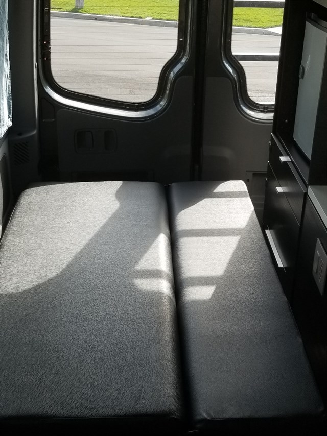 Mercedes-Benz Sprinter photo 19