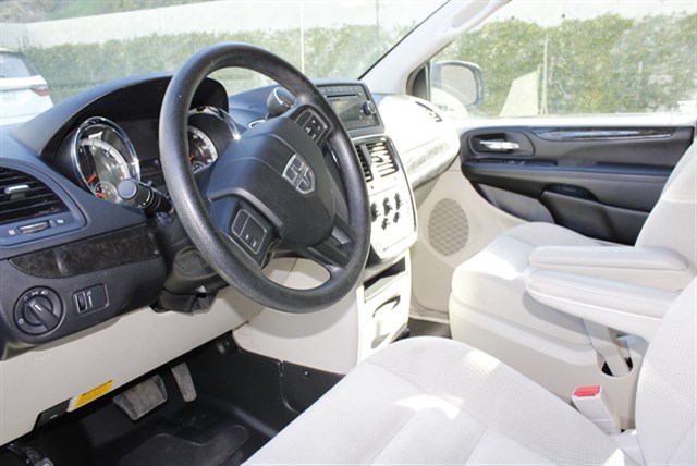Dodge Grand Caravan photo 6