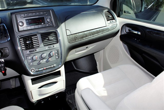 Dodge Grand Caravan photo 11