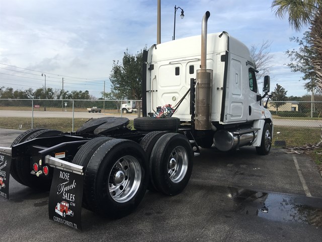 Freightliner Cascadia photo 5