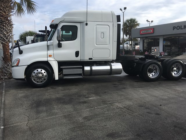 Freightliner Cascadia photo 6