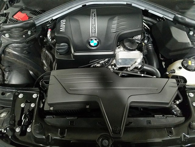 BMW 3 Series photo 9