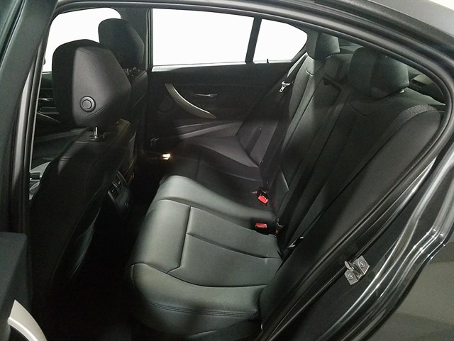 BMW 3 Series photo 13