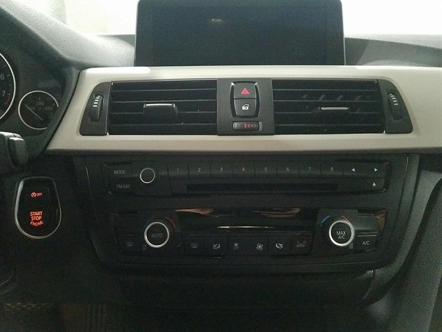 BMW 3 Series photo 12