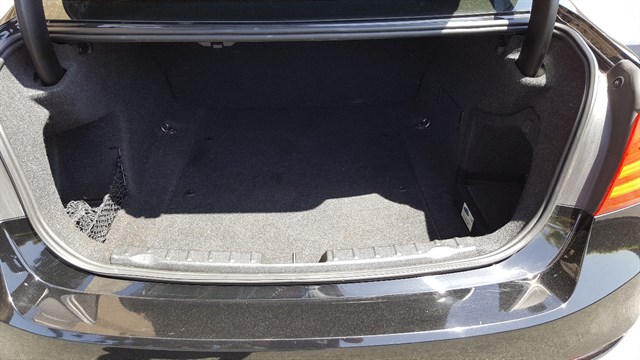 BMW 3 Series photo 4