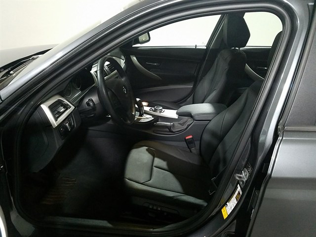 BMW 3 Series photo 15