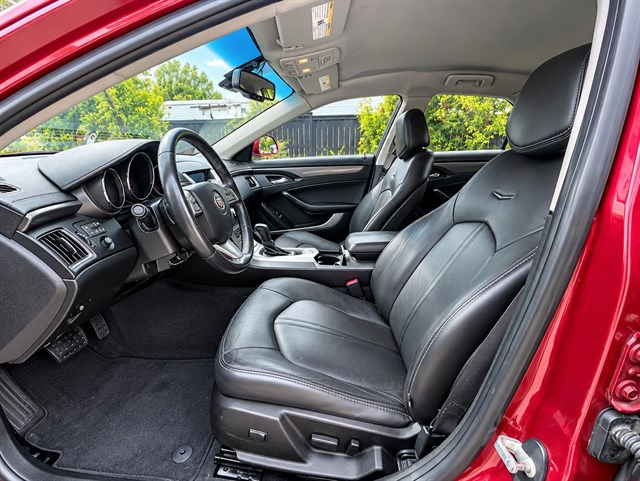 Cadillac CTS photo 11