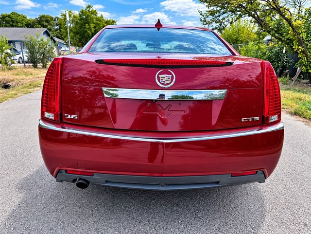 Cadillac CTS photo 8