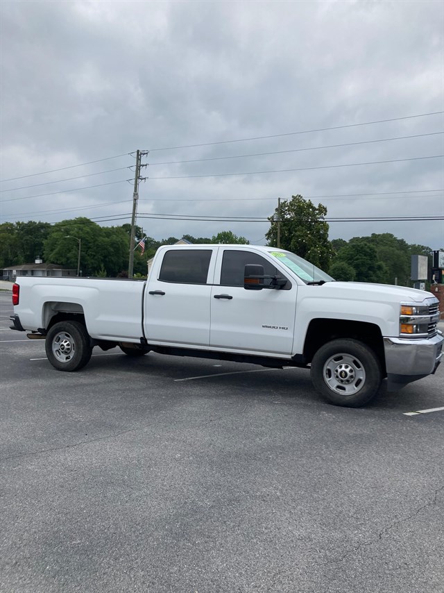 2017 Chevrolet Silverado HD Work Truck 4WD Crew Cab Standard Box's photo