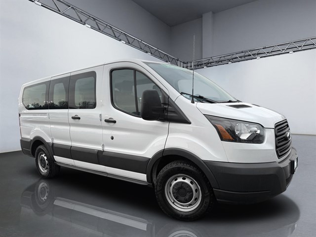 2017 Ford Transit Wagon XL's photo