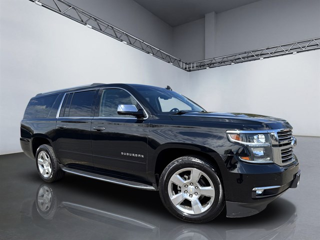 2018 Chevrolet Suburban 4WD 1500 Premier's photo