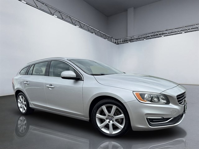 2016 Volvo V60 T5 Drive-E AWD Premier's photo