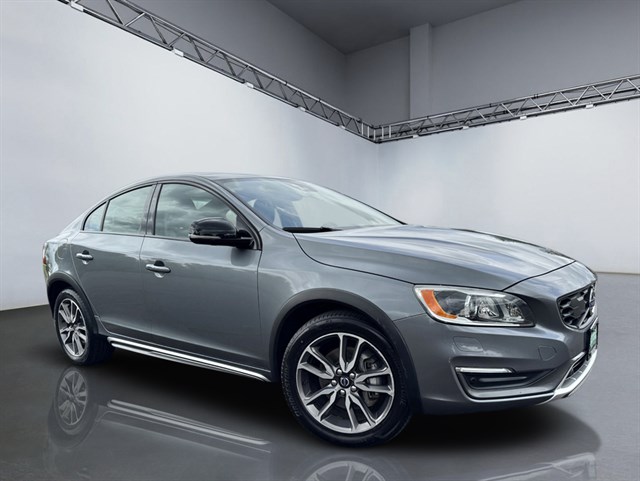 2016 Volvo S60 T5 AWD Cross Country Platinum's photo