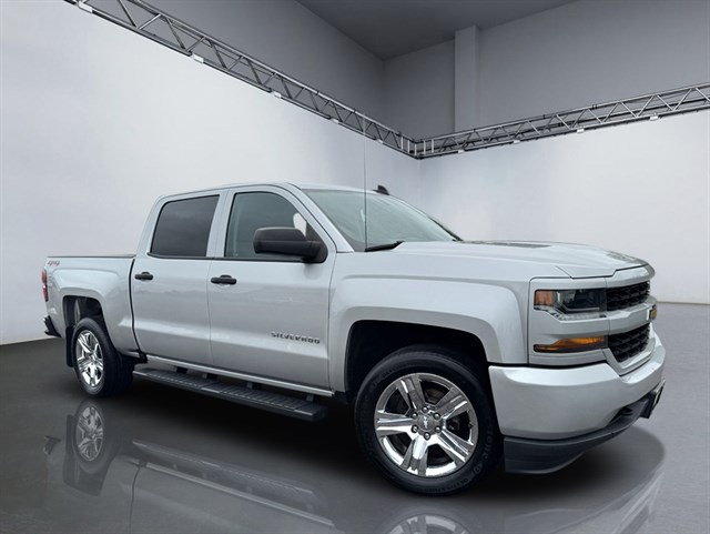 2018 Chevrolet Silverado 1500 Custom 4X4 Crew Cab Short Box's photo