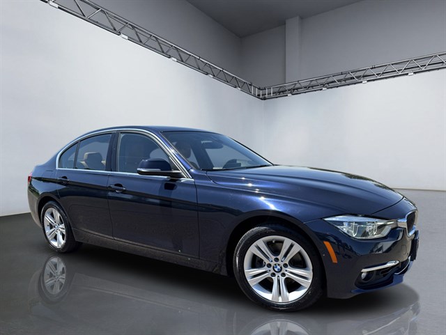 2017 BMW 3 Series 330i xDrive Sedan's photo